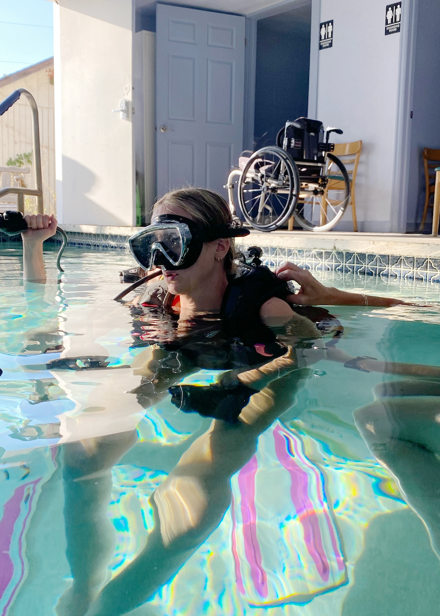 woman with disabilities preparing to scuba dive with imurs